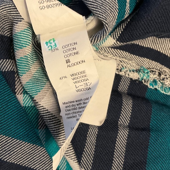 GAP Women's Plaid Button-Down Shirt - Green, Black, and White - Picture 6 of 7